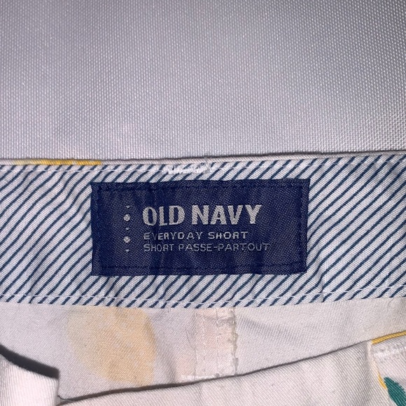 Old Navy lemon print shorts - Picture 3 of 3